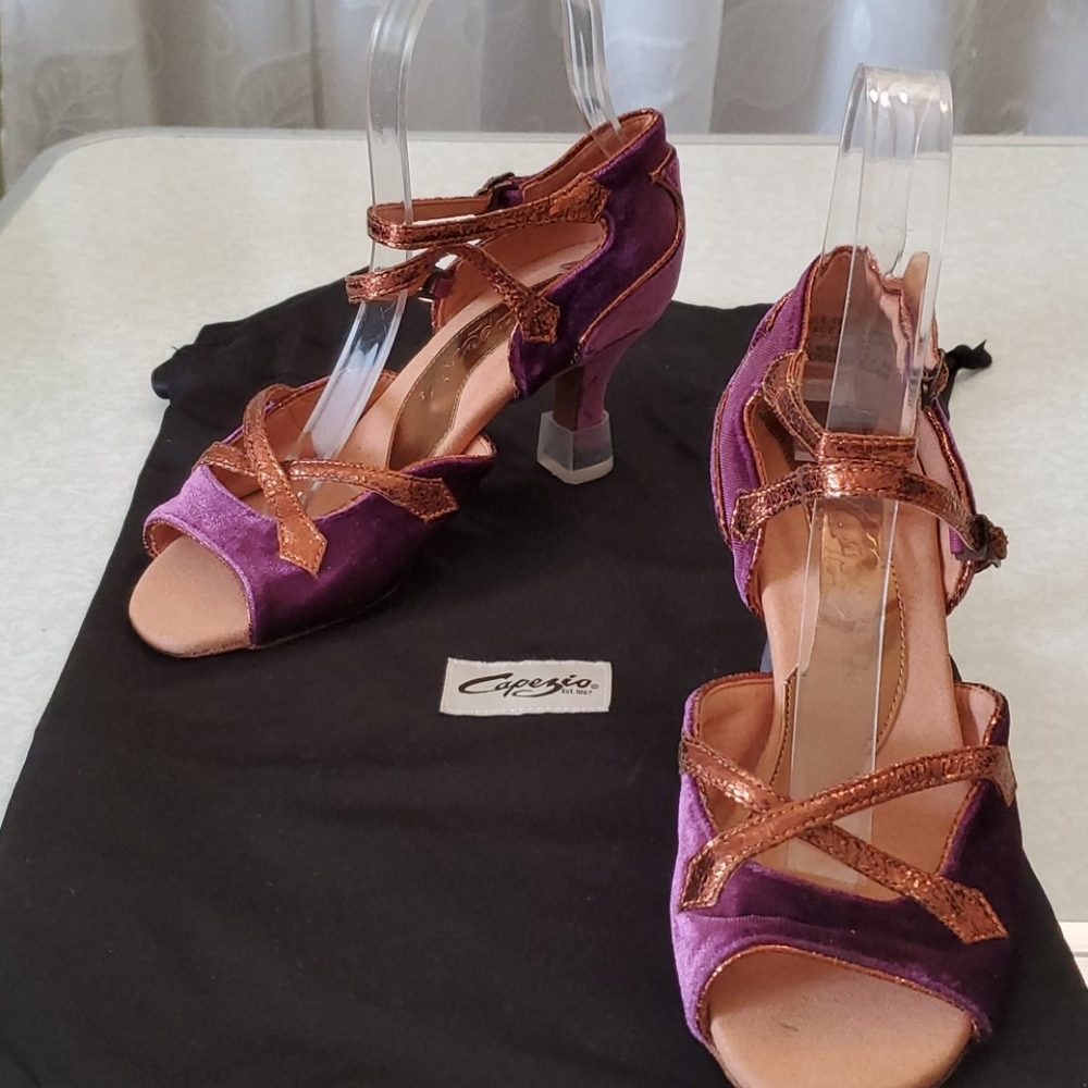 NWOT Capezio salsa dancing shoes